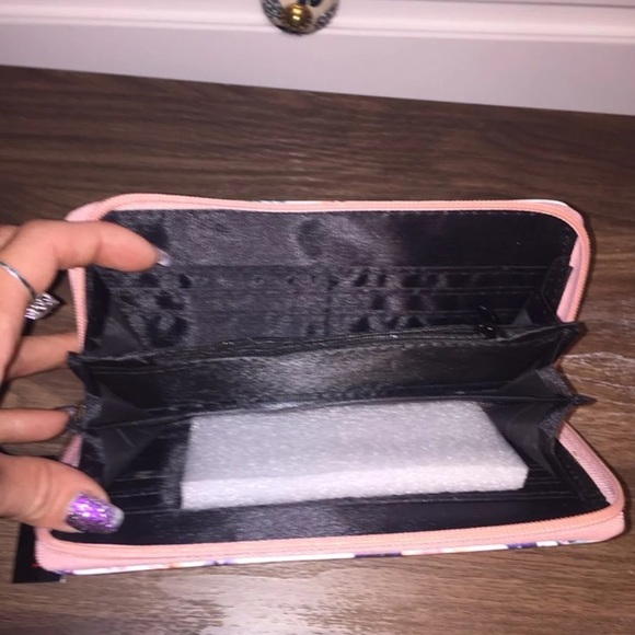 Flowered Wallet - Picture 4 of 6